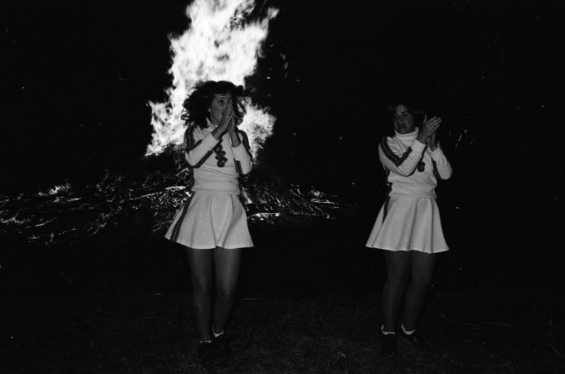 1978 Cheerleaders at Bonfire