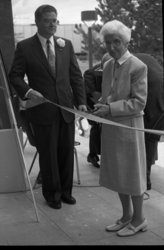 1990 Loso Hall Dedication, Ribbon Cutting 05
