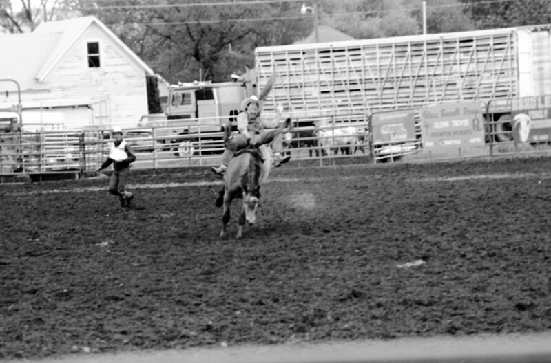 1987 Rodeo, Bronco Riding 16