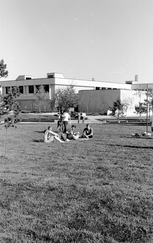 1981 Dorm Play Day & Steak Fry, Barbecue 01