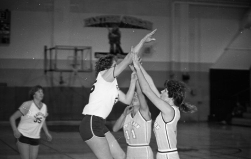 1985 Women's Basketball Action, EOSC vs. LCSC 12