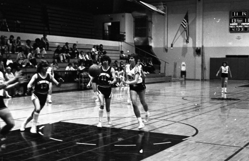 1982 Women's Basketball, EOSC vs. Oregon Tech, Action 05