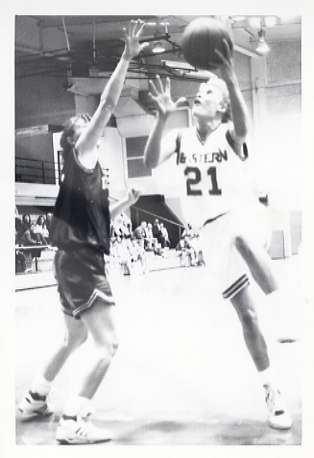 1992 Women's Basketball Action 2