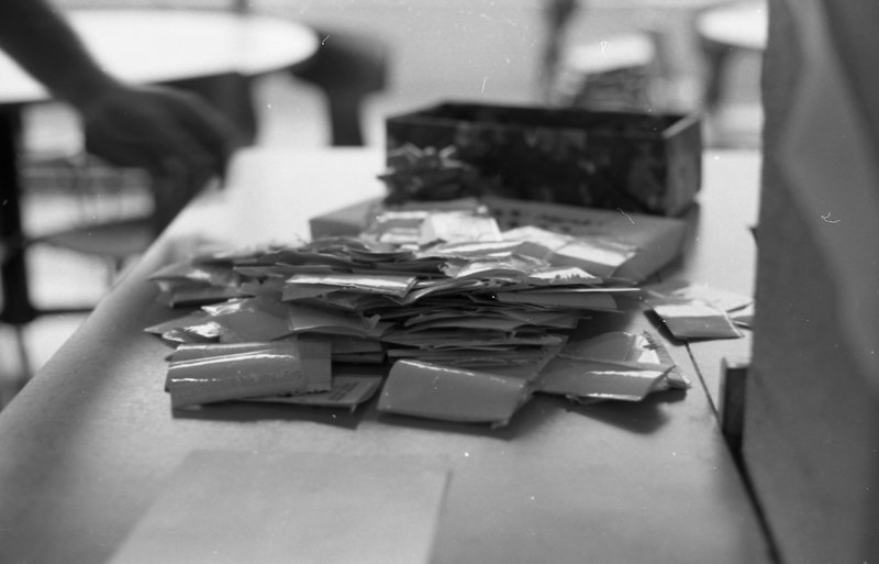 1981 Students Serve Elderly, Gift 01