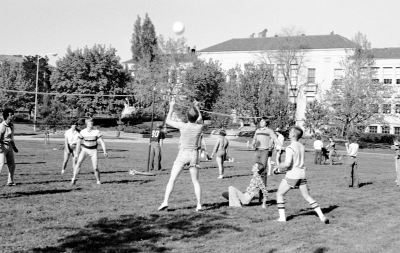 1981 Dorm Play Day &amp; Steak Fry, Volleyball 06