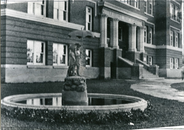 La Grande HS, Fountain