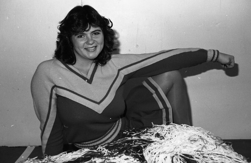 1985 Football Cheerleaders 02