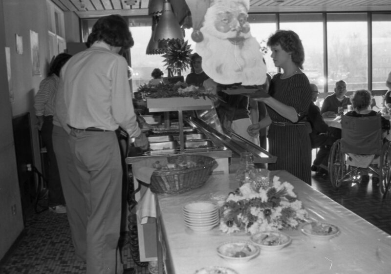 1984 Students Serve Thanksgiving Dinner for Senior Citizens 20