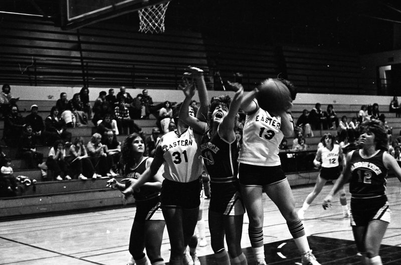 1982 Women's Basketball, EOSC vs. Oregon Tech, Action 08
