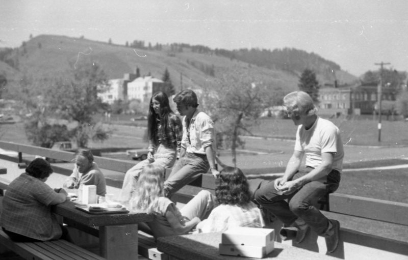 1980 Students, Outdoors 02