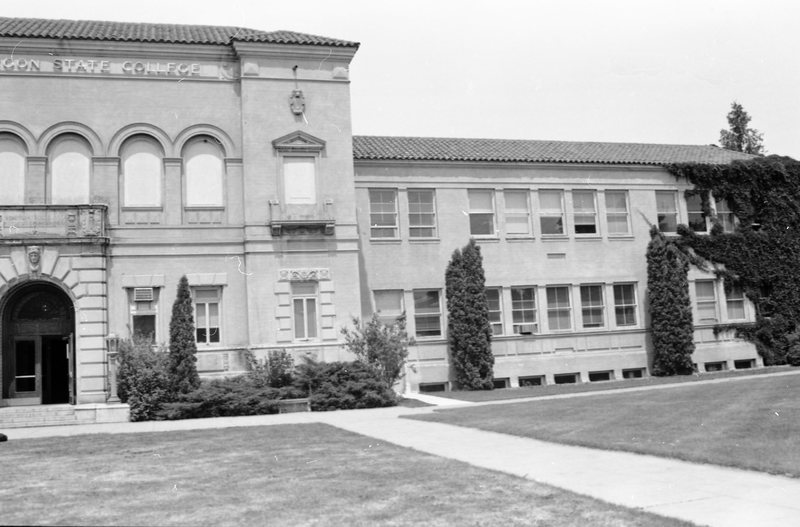 1987 Inlow Hall Entrance 2