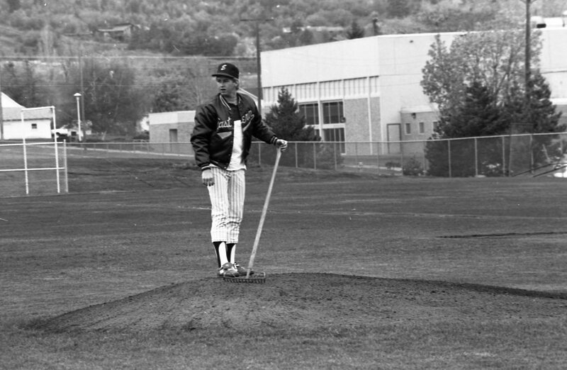 1986 Baseball Player, Raking 02