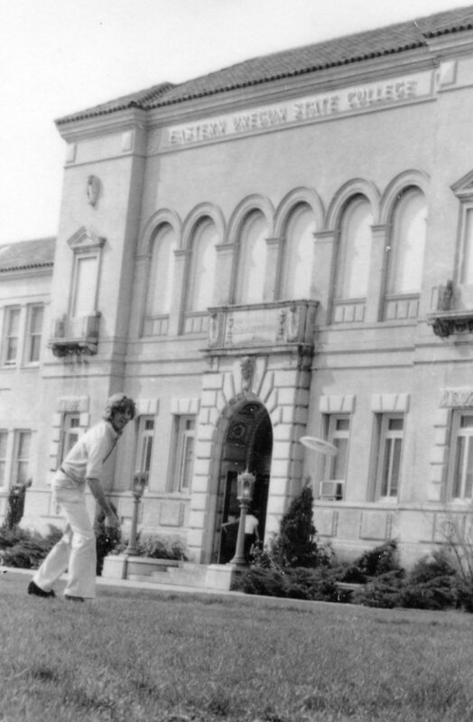 1976 Student, Frisbee 12