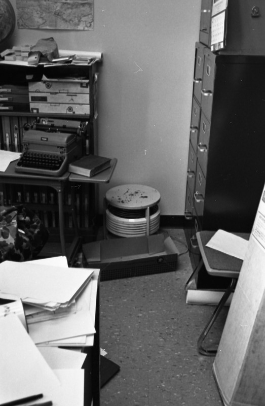 1978 Employee, Ralph Lewis' Office in Disarray 15