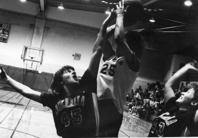 80's Women's Basketball Action 5-2