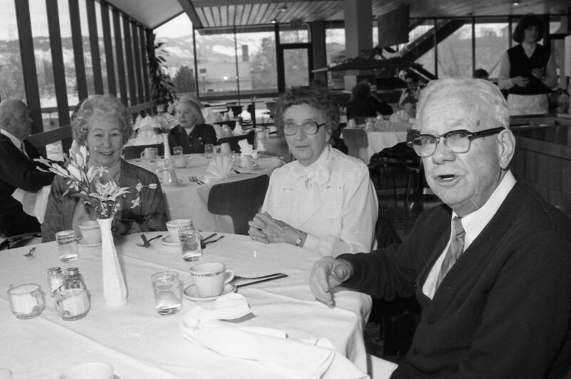 1985 Students Serve Elderly 15