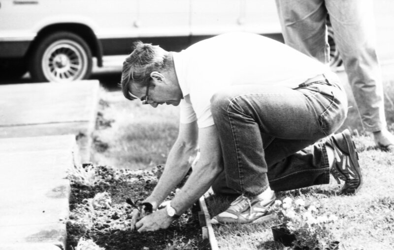 1988 Employees, Planting 05