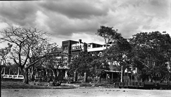 Manila, Manila Hotel 1