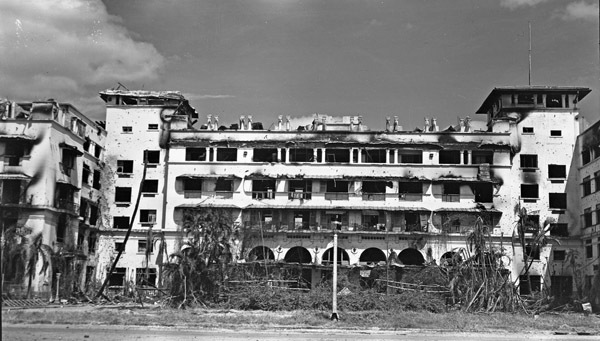 Manila, Manila Hotel 2