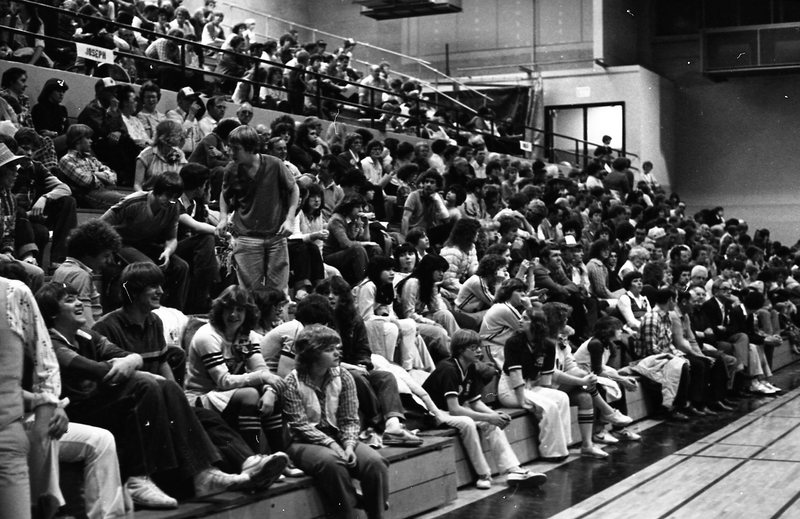 1982 High school Wapiti League Basketball Tournament, Fans 01