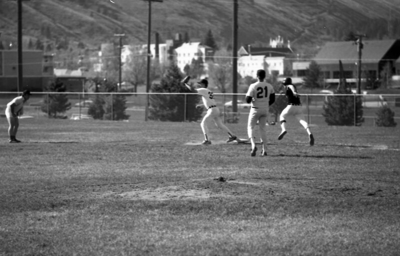 1985 Baseball, April Action 05