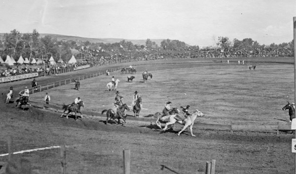 Rodeo, Cowgirl Race