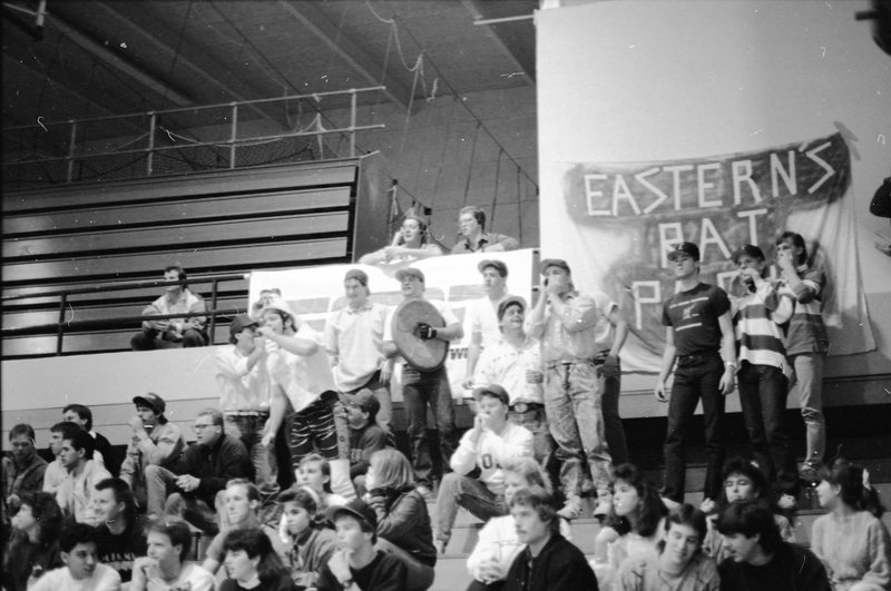 1988 Women's Basketball, Fans 01
