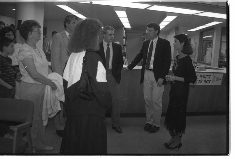 1989 Walter M. Pierce Library, Ribbon Cutting 16