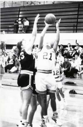 1992 Women's Basketball Action 4
