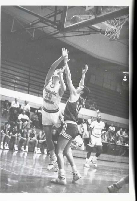 1990 Basketball Action 2