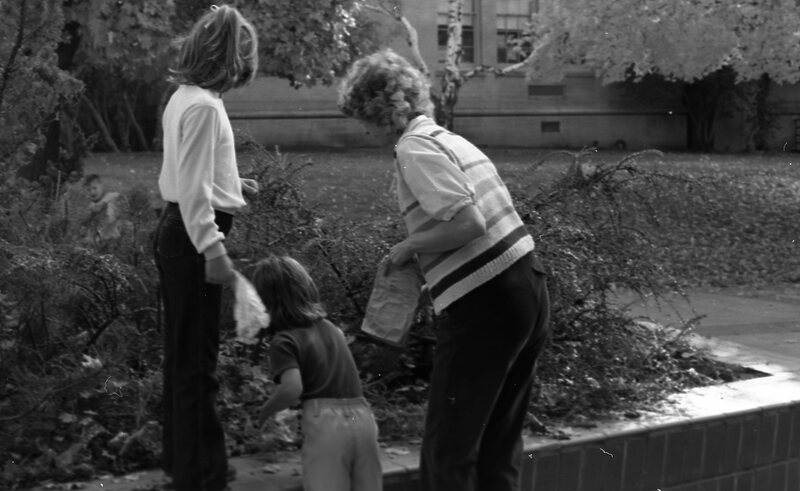 1983 Ackerman Elementary School, Bulb Planting 02