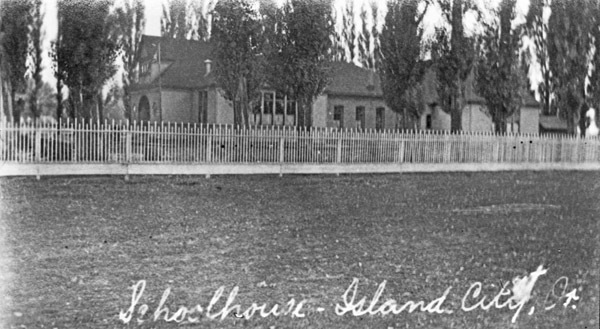 Island City, School