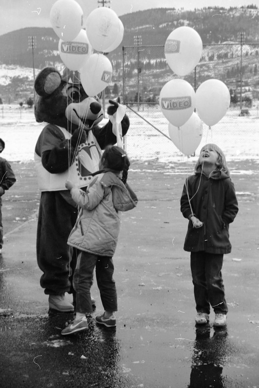 1986 Ackerman Elementary School,  Balloons 03