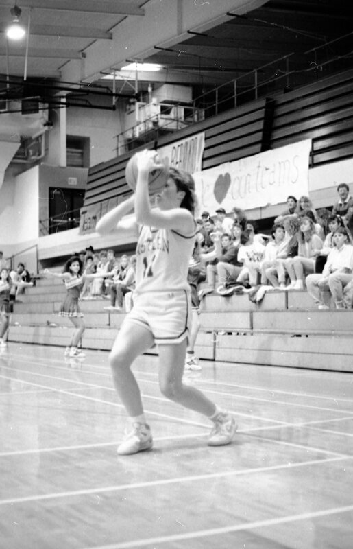 1988 Women's Basketball Action, Oregon Tech at EOSC 03