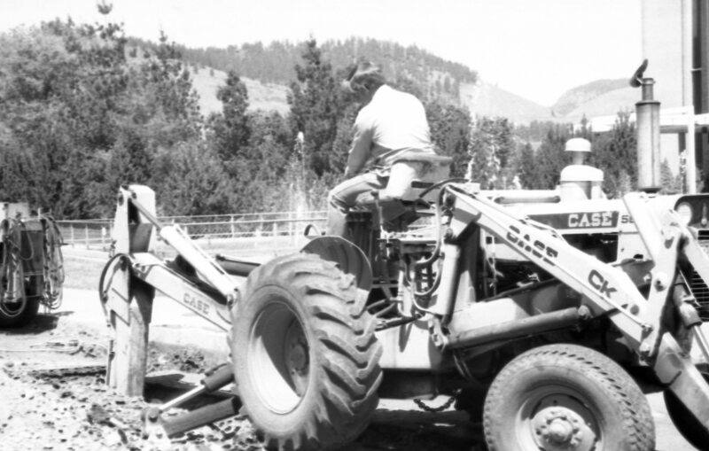 1985 Employees, Digging 04