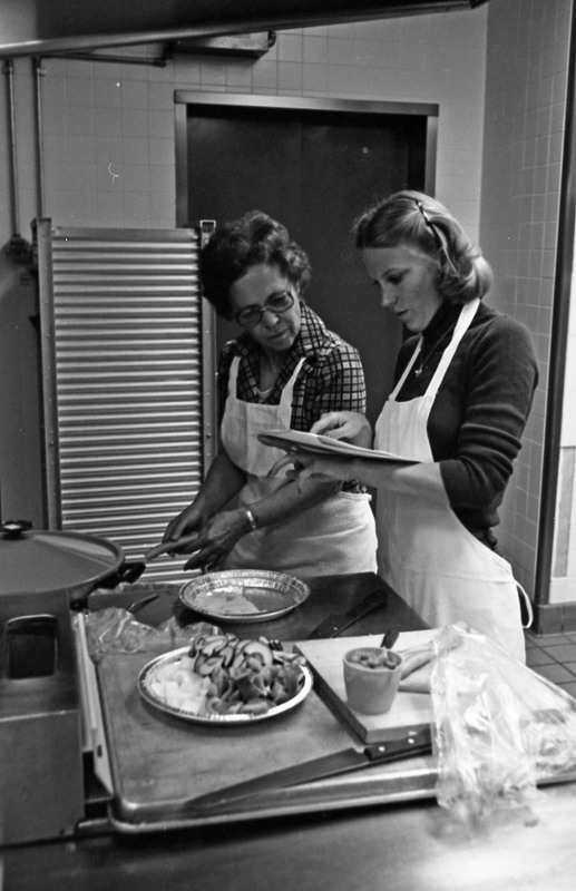 1978 Grande Ronde Mini College, Cooking 02