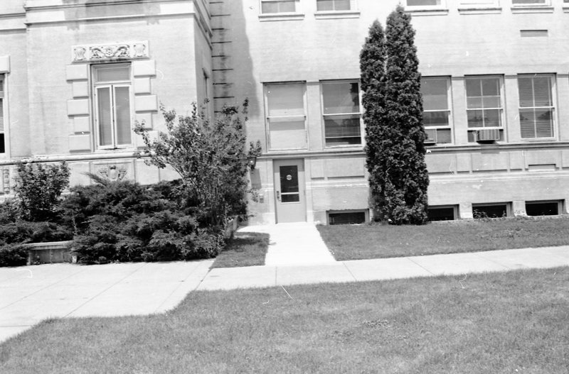 1987 Inlow Hall, Elevator Entrance 01