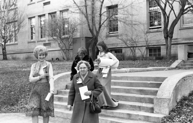 1979 Ackerman Elementary Walking 02