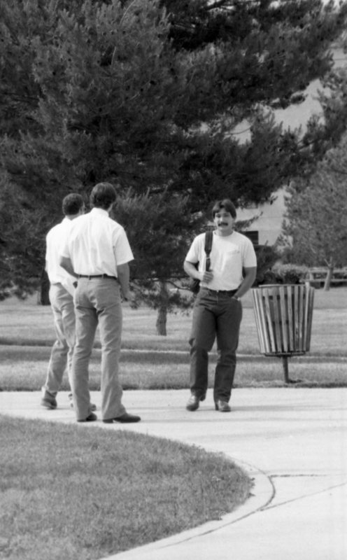 1986 Student Consults Professor 01