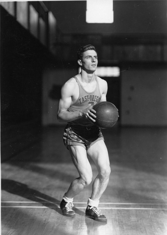 30's Basketball Player 8