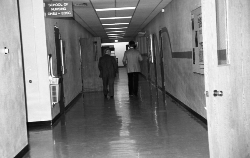 1986 Employees, Walking 01