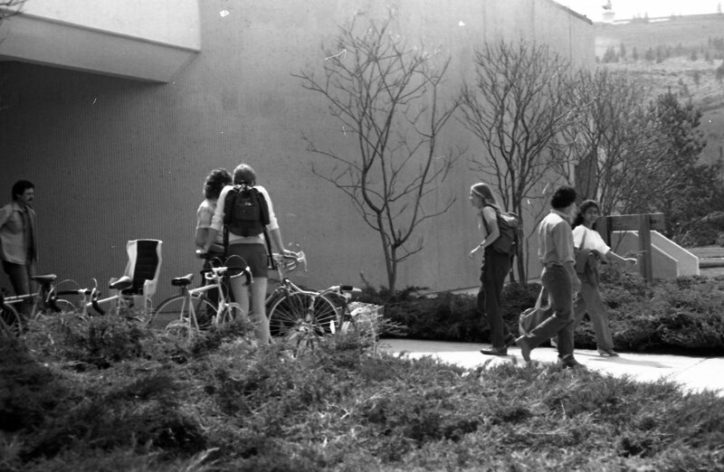 1985 Students, April Outdoor Candid Shots 11