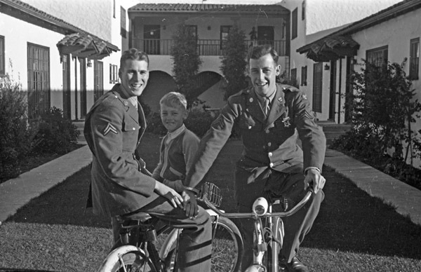 Friends on Bikes 4