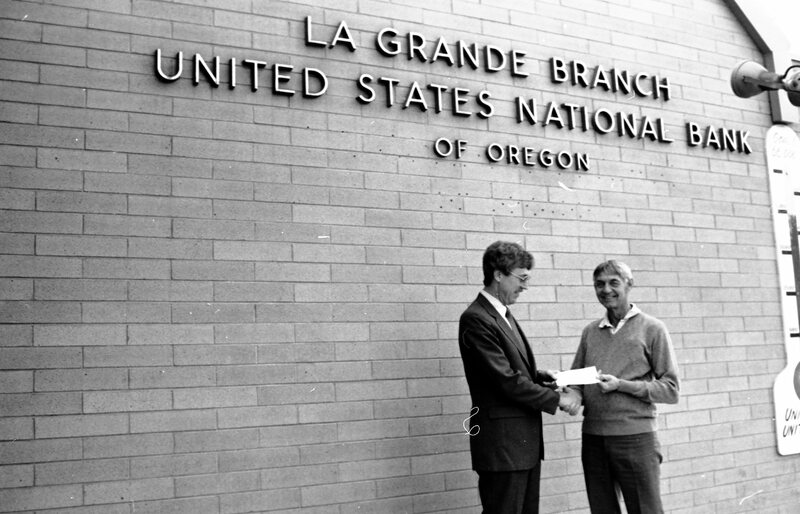 1986 Check Presentation, United Way 06
