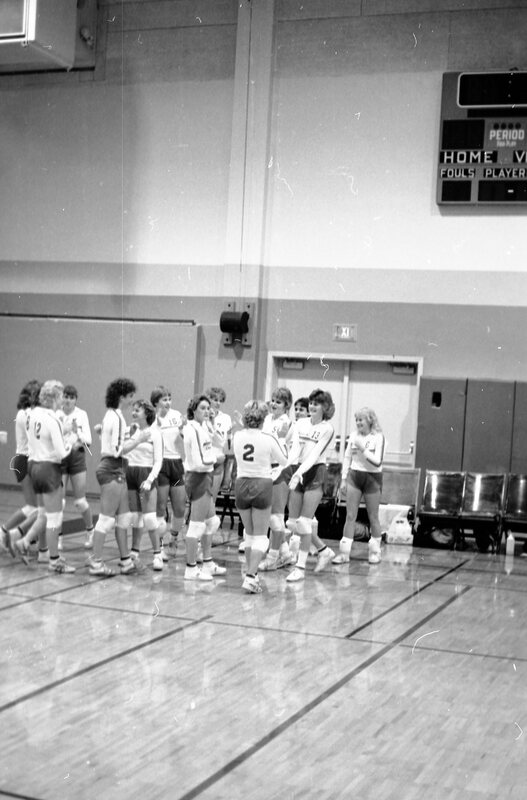 1985 Volleyball Players 02