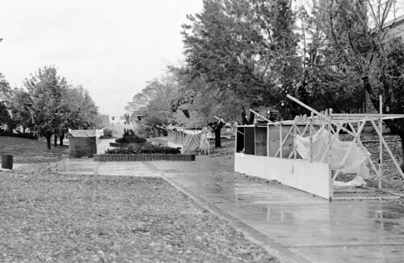 1975 Festival, Empty Booths