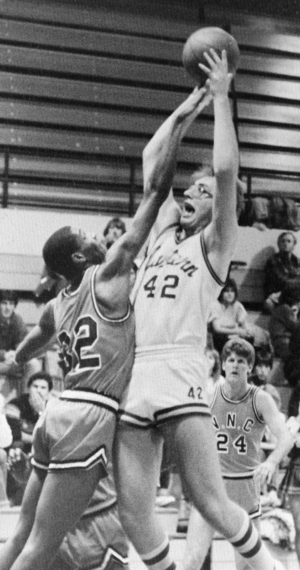 1983 Men's Basketball Action 08