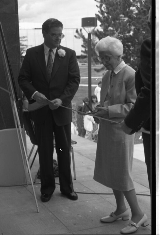 1990 Loso Hall Dedication, Ribbon Cutting 03