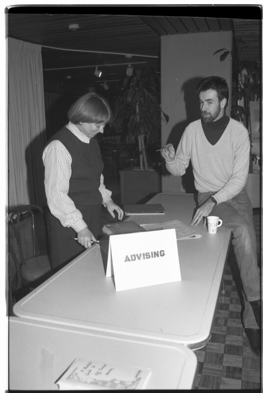 1990 Orientation, Advising 06
