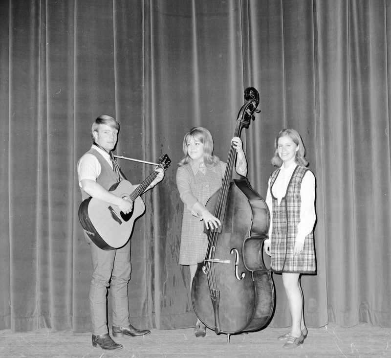 1970 Ambassadors on Stage 04